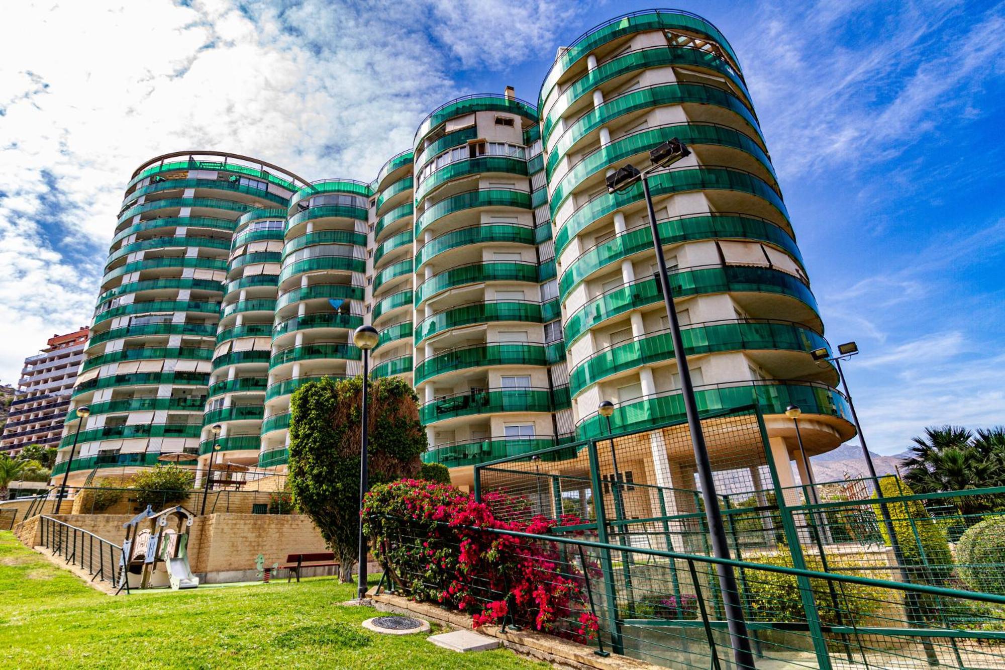 Apartment Vilapark With Pool, Free Parking, Terrace, Beach Бенидорм Экстерьер фото